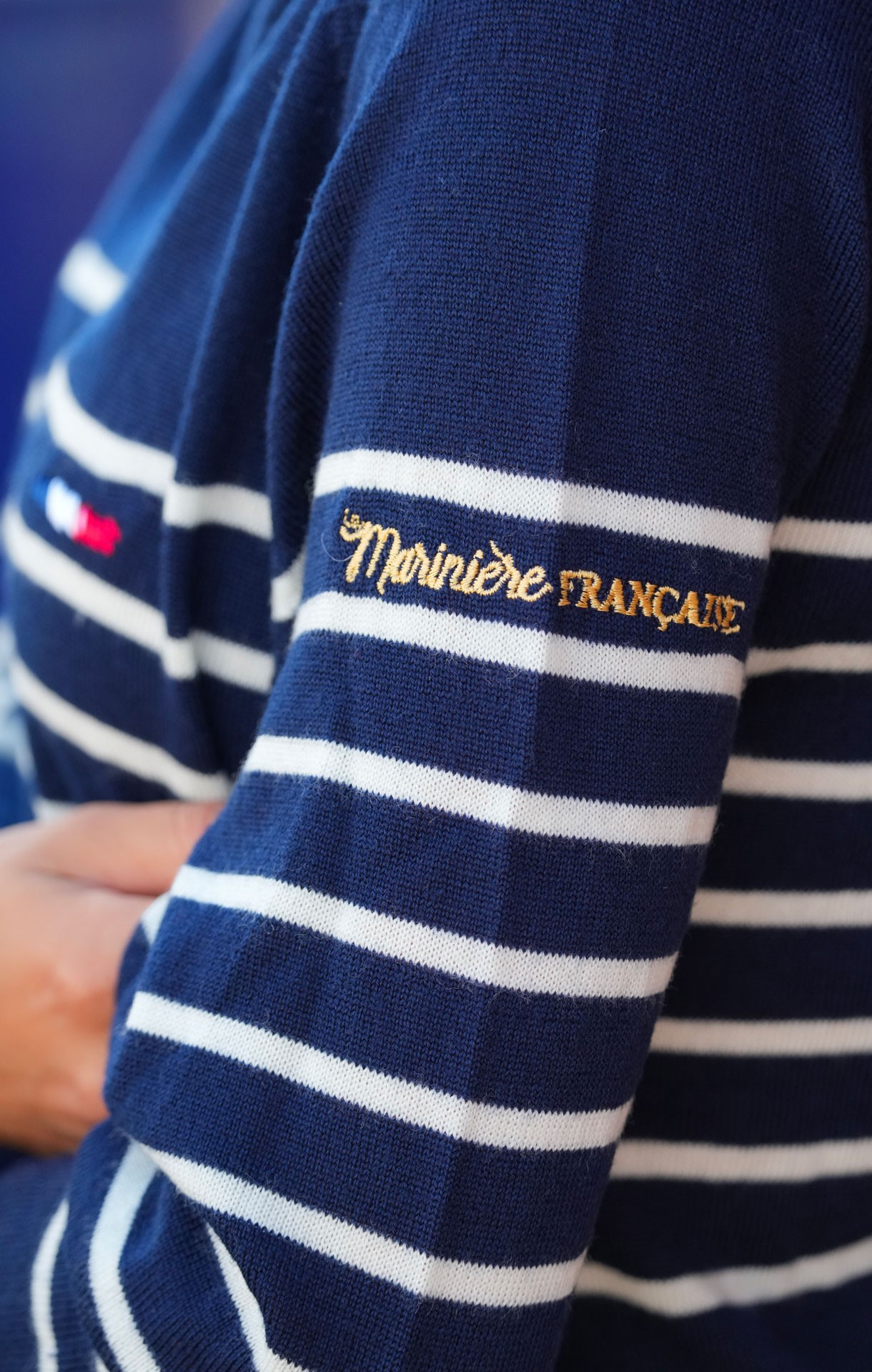 Pull 100% Laine femme ASSIA HOOD MARINE ECRU – Image 2